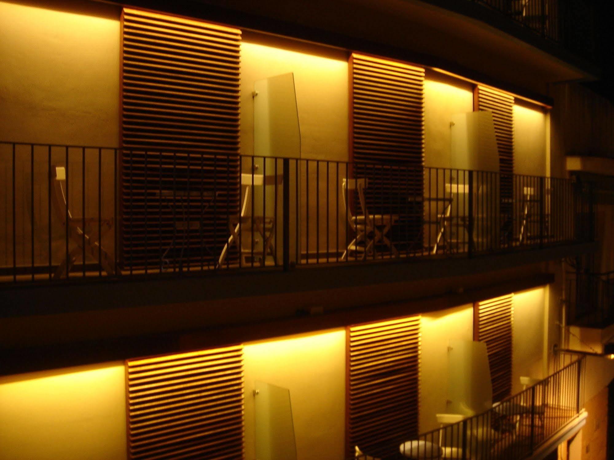 Hotel Carmen Roses Dış mekan fotoğraf